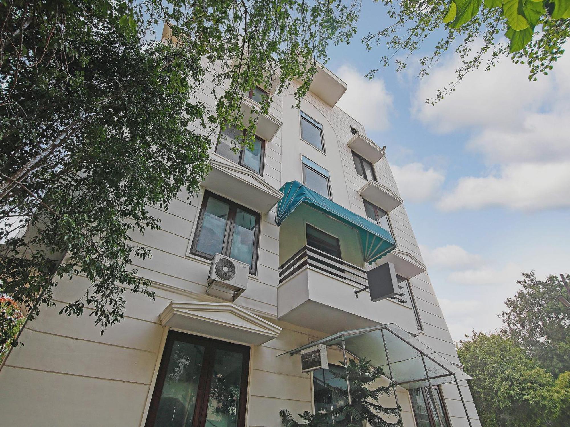 Capital O Tipsyy Near Aravali Biodiversity Park Gurgaon Exterior foto